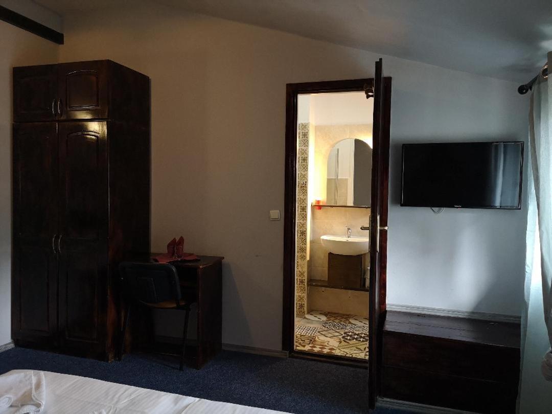 Pension Flamingo Brasov Bagian luar foto