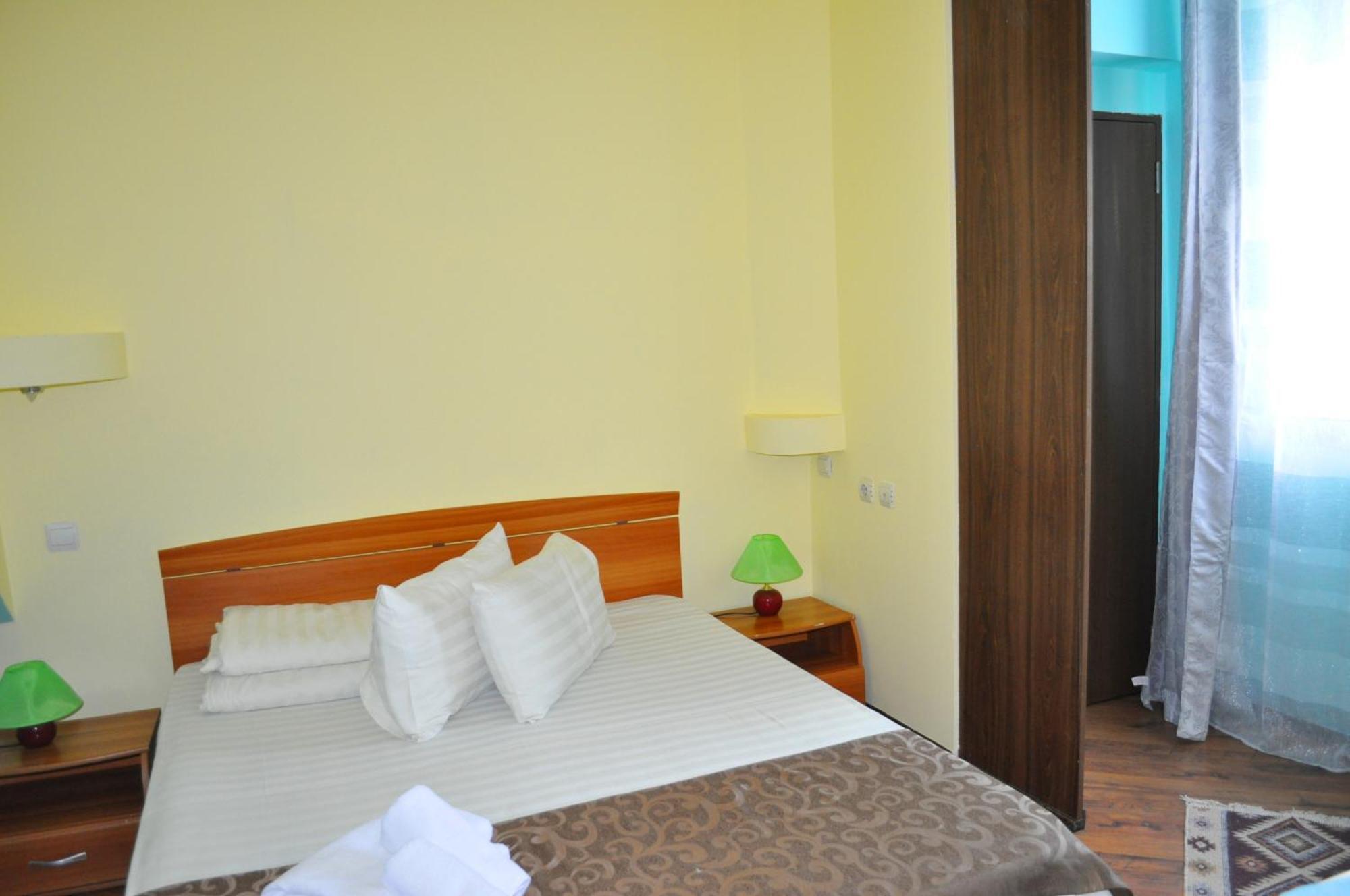 Pension Flamingo Brasov Bagian luar foto